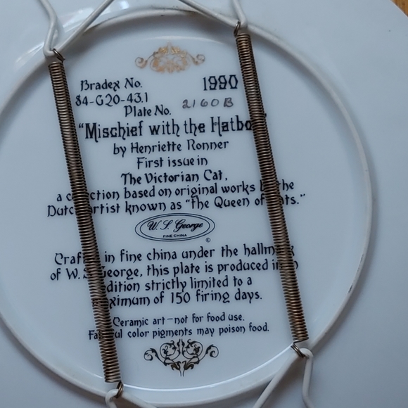 Mischief with a hatbox - Picture 2 of 2